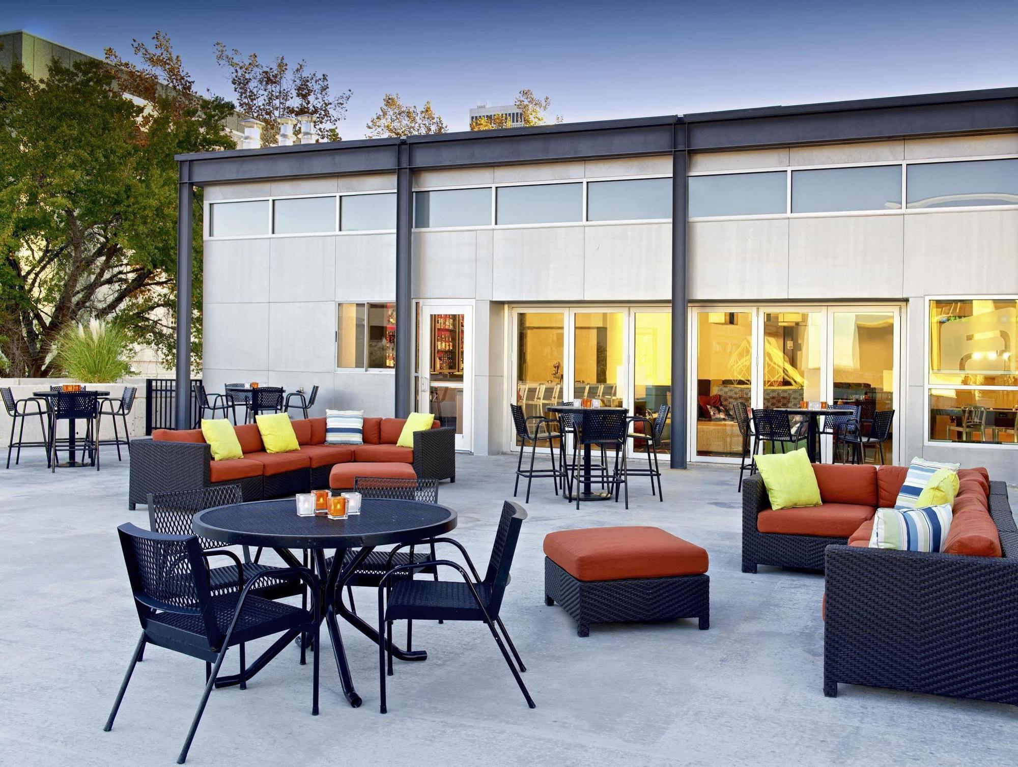 Aloft Tulsa Downtown Hotel Bagian luar foto