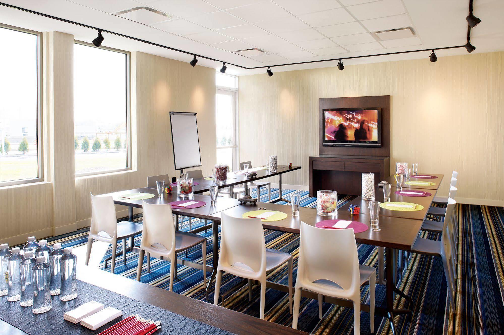 Aloft Tulsa Downtown Hotel Bagian luar foto